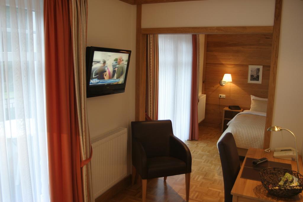 Hotel Waldgasthof Schoening Friesoythe Exterior foto